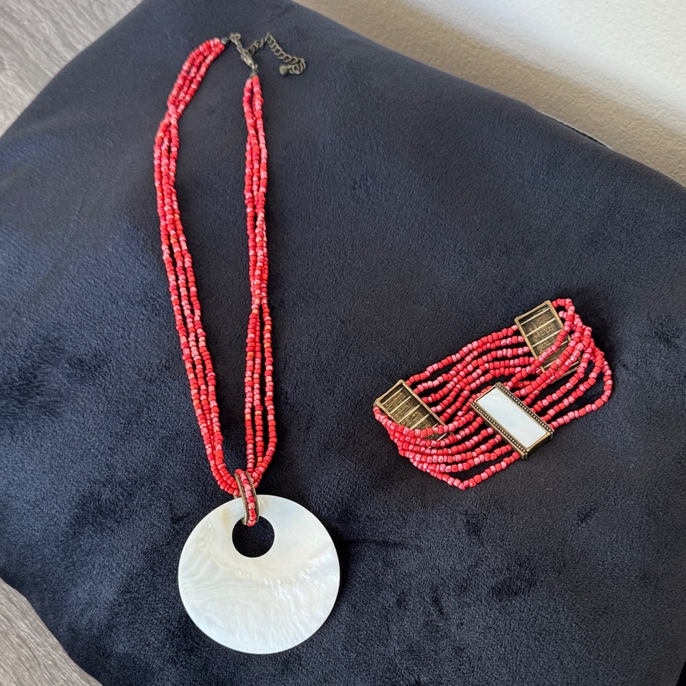 Avon Red Beaded Necklace and bracelet set with White mother of pearl Pendant - Picture 7 of 7